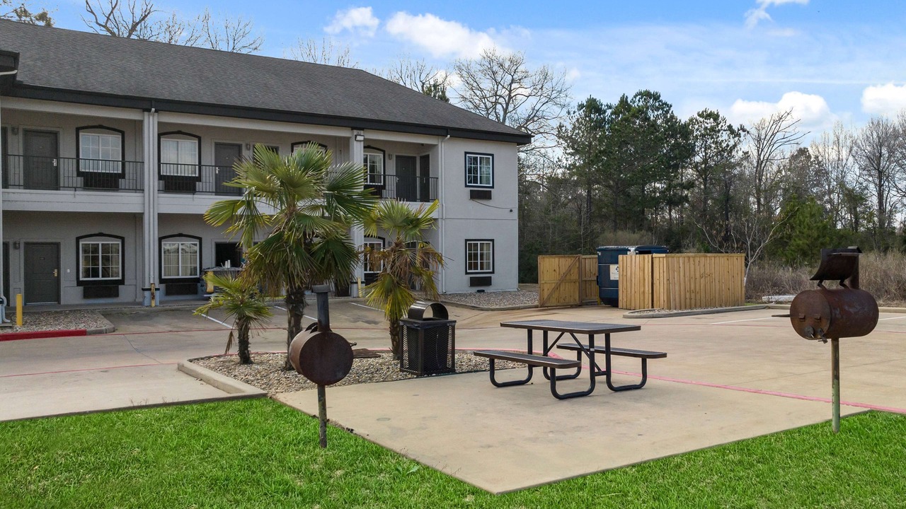 Photo of Outdoor in Carthage