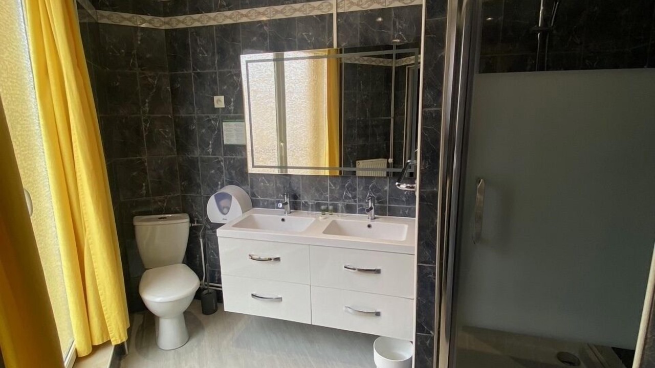 Photo of Bathroom in Charleville-Mezieres