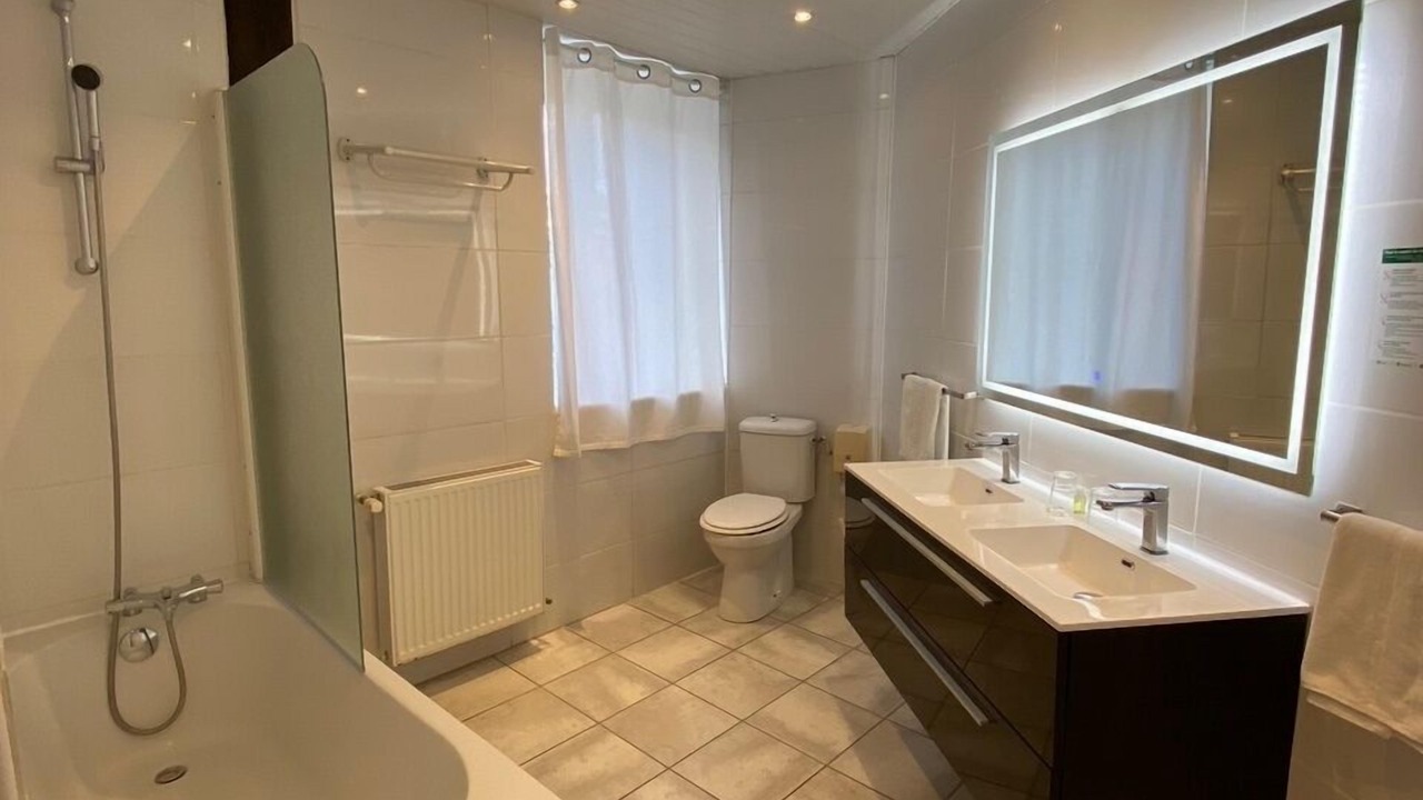 Photo of Bathroom in Charleville-Mezieres