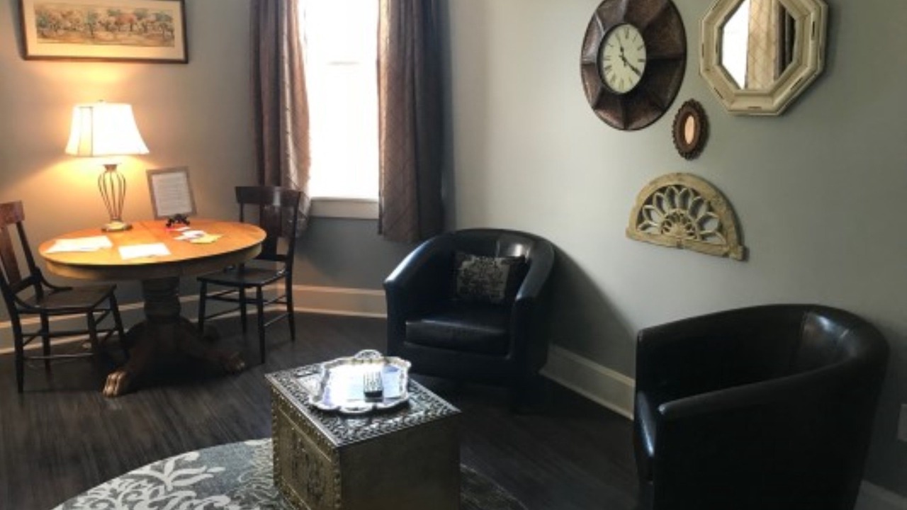 Photo of Bedroom in Chatham-Arch