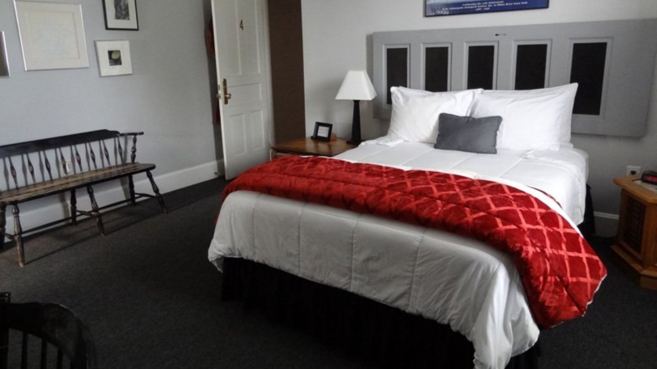 Photo of Bedroom in Chatham-Arch