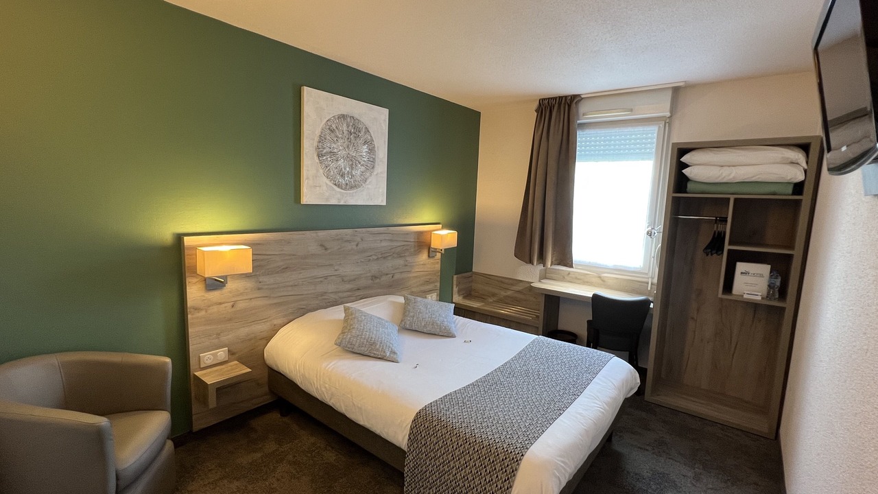 Photo of Bedroom in Distre