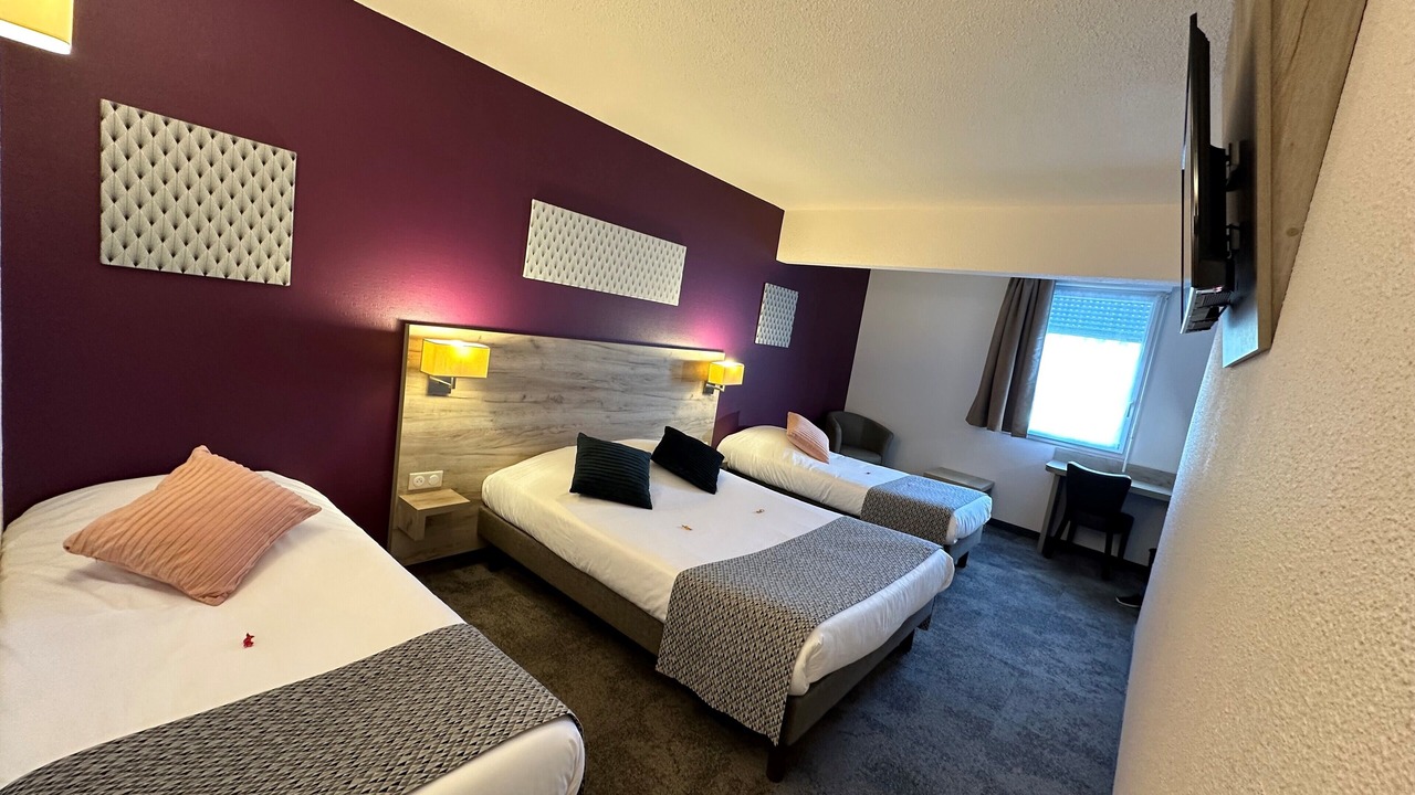 Photo of Bedroom in Distre