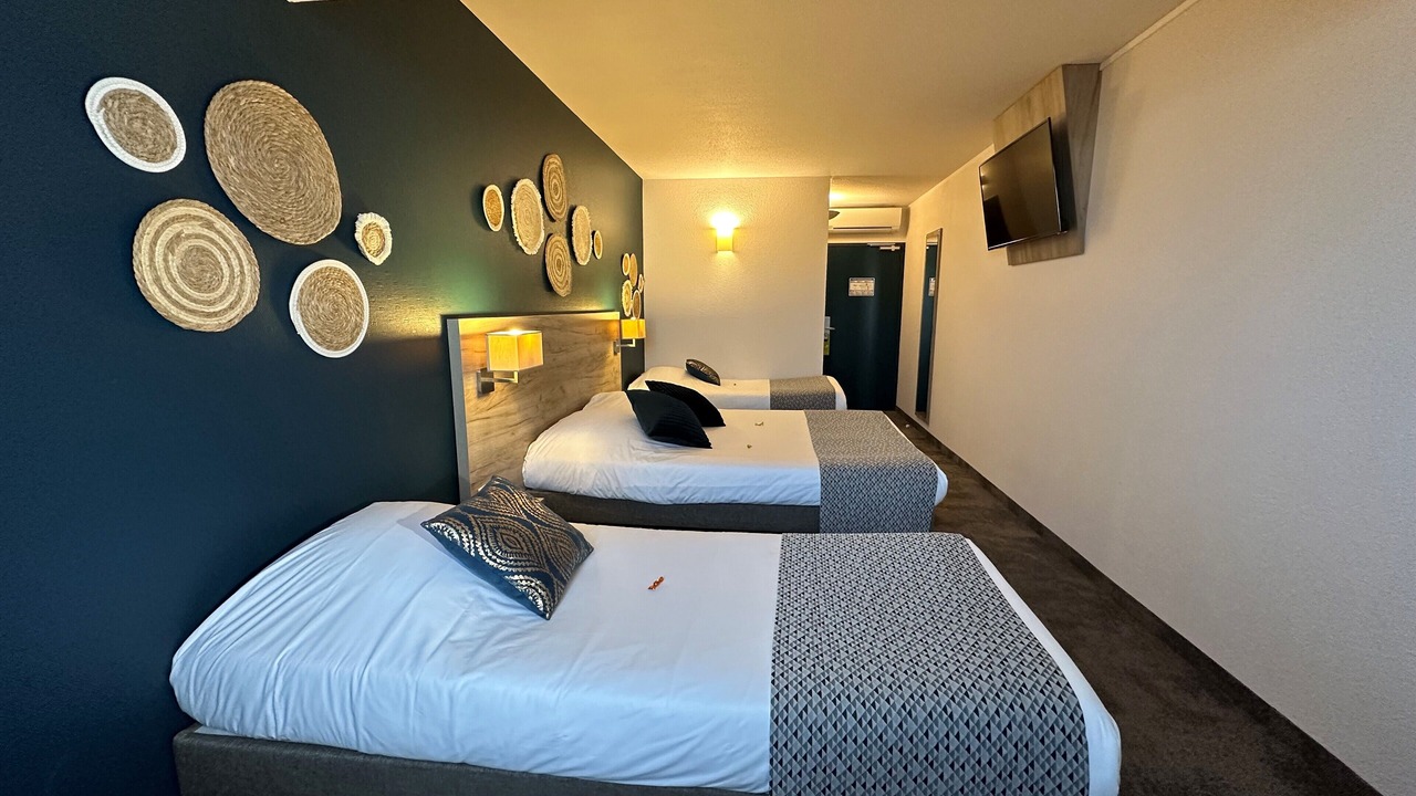 Photo of Bedroom in Distre