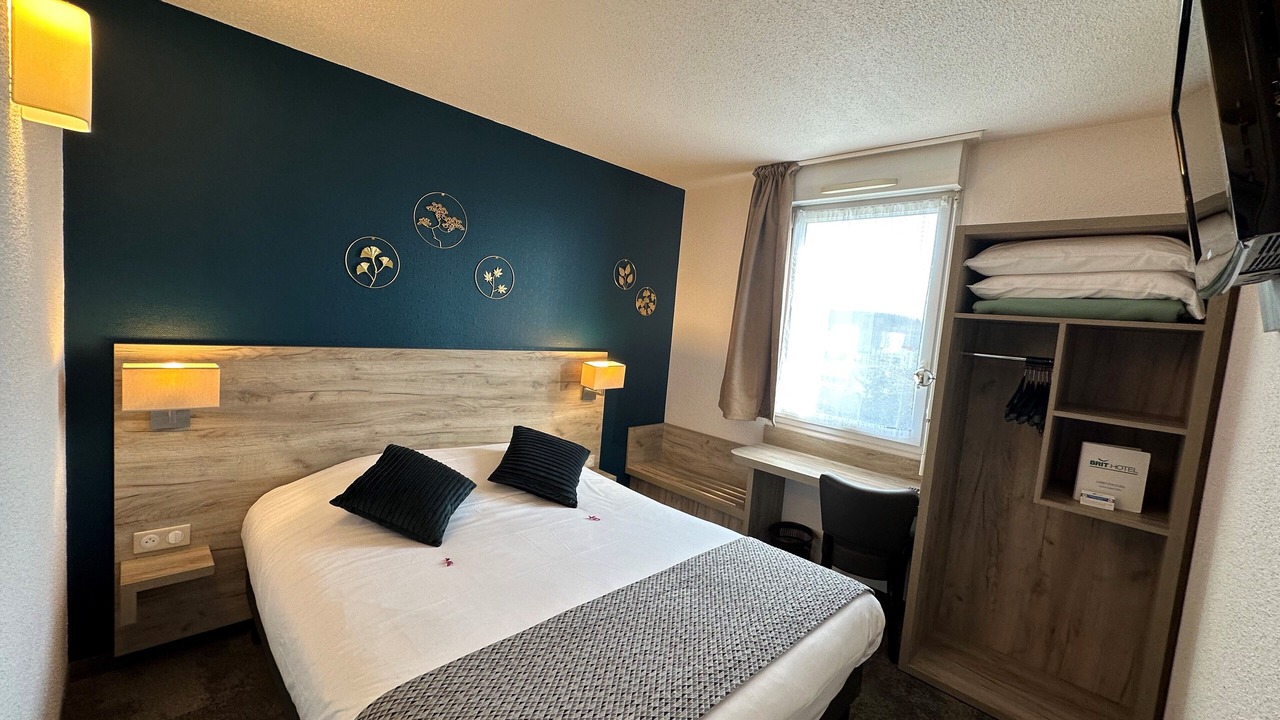 Photo of Bedroom in Distre
