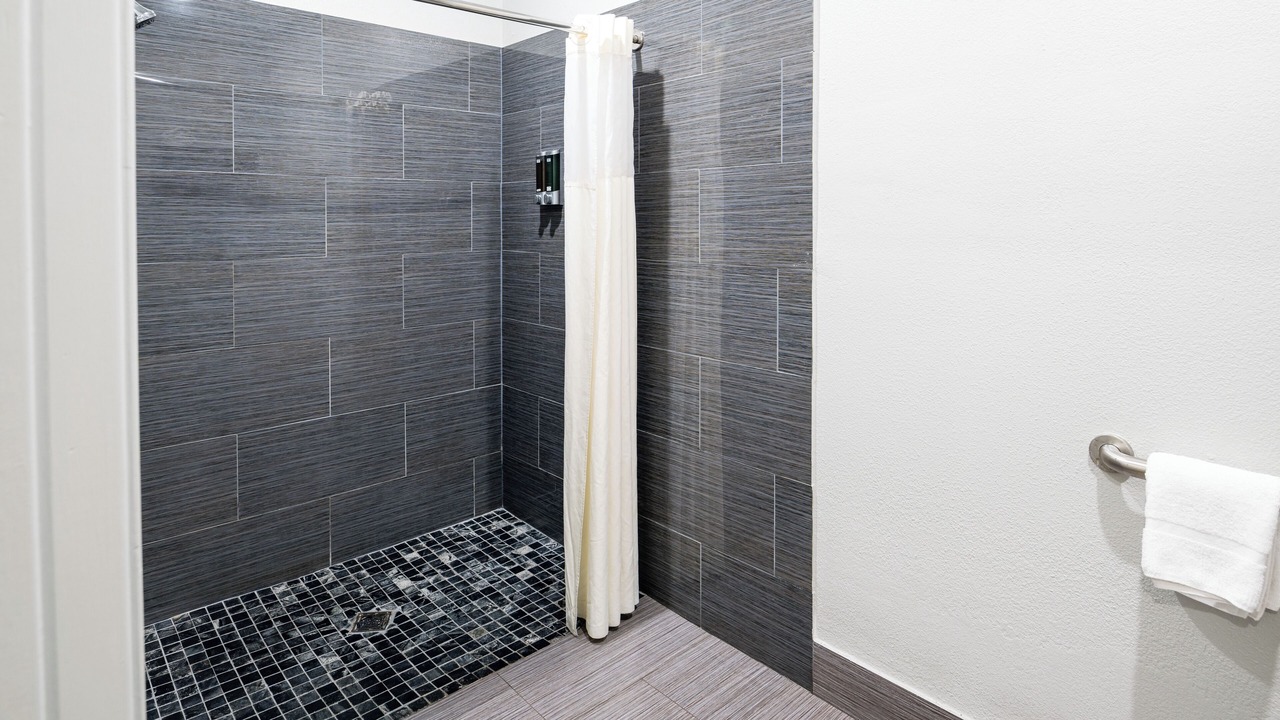 Photo of Bathroom in Greater Greenspoint
