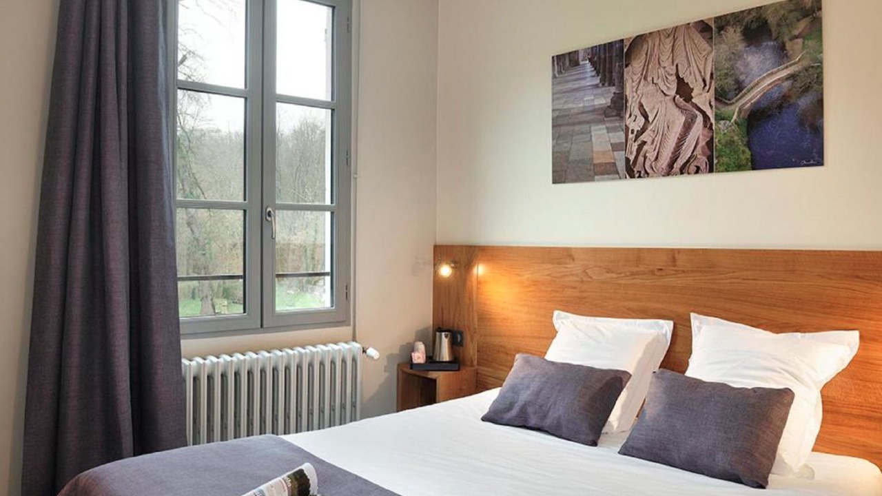 Photo of Bedroom in Pontaubert