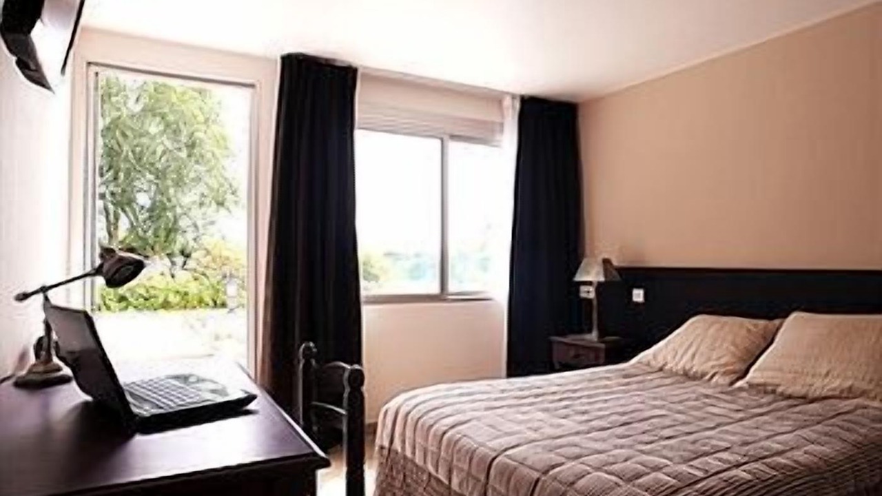 Photo of Bedroom in Gennes