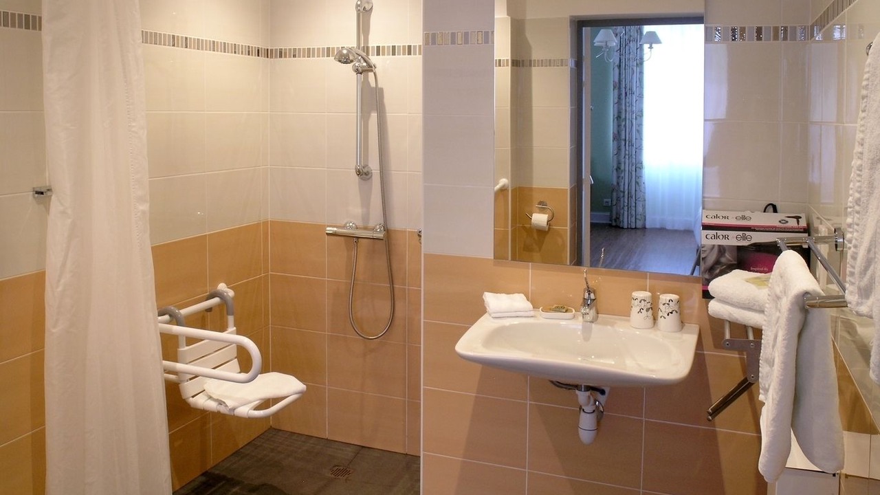 Photo of Bathroom in Esquibien