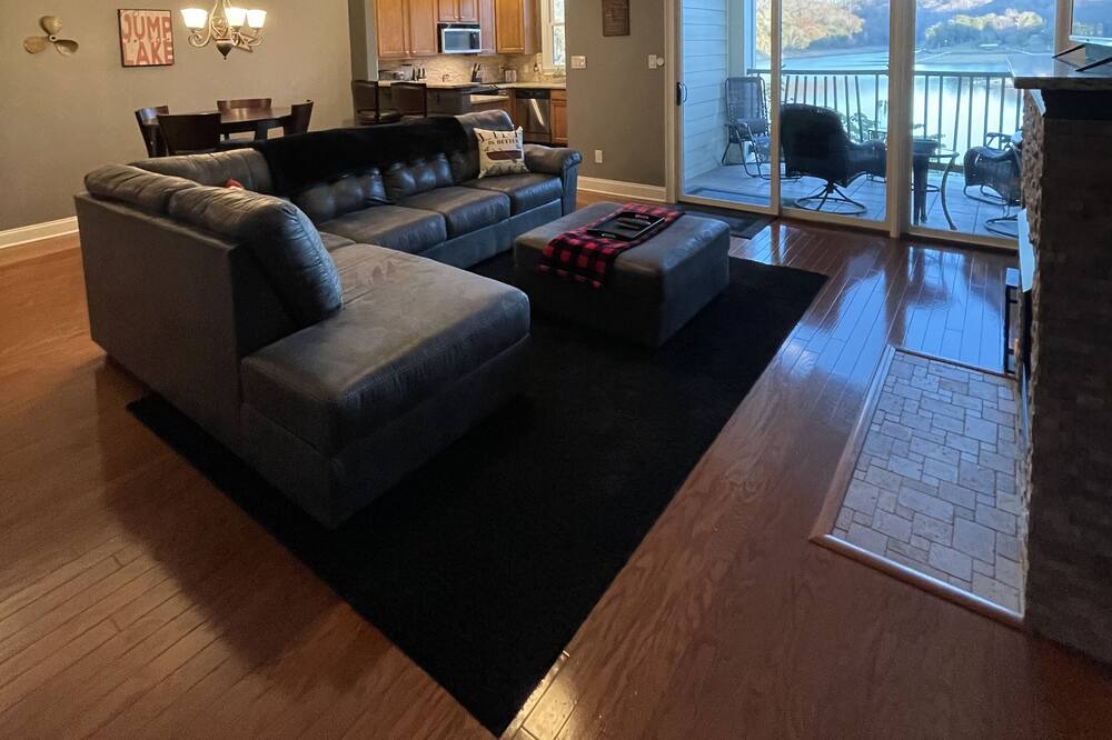Photo of Livingroom in Andersonville