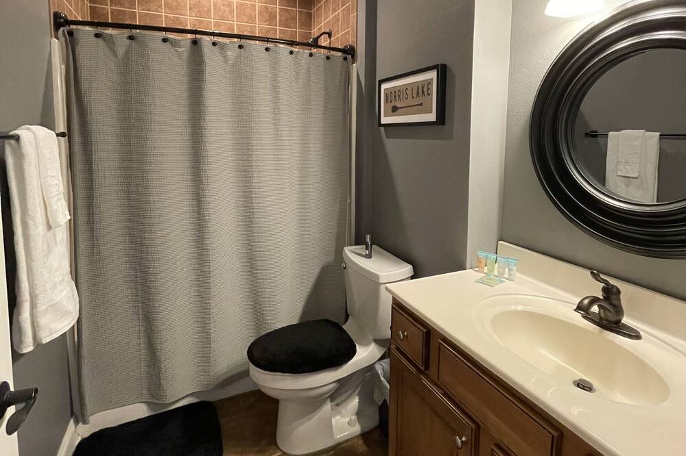 Photo of Bathroom in Andersonville