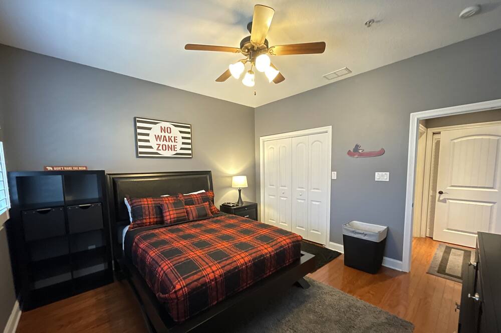 Photo of Bedroom in Andersonville