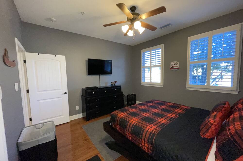Photo of Bedroom in Andersonville