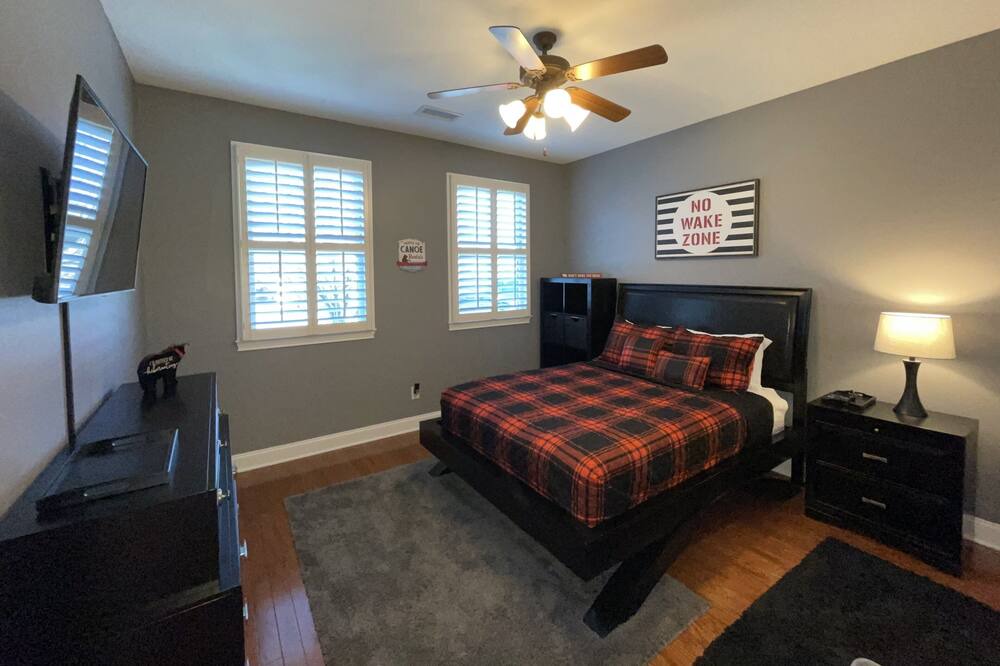 Photo of Bedroom in Andersonville