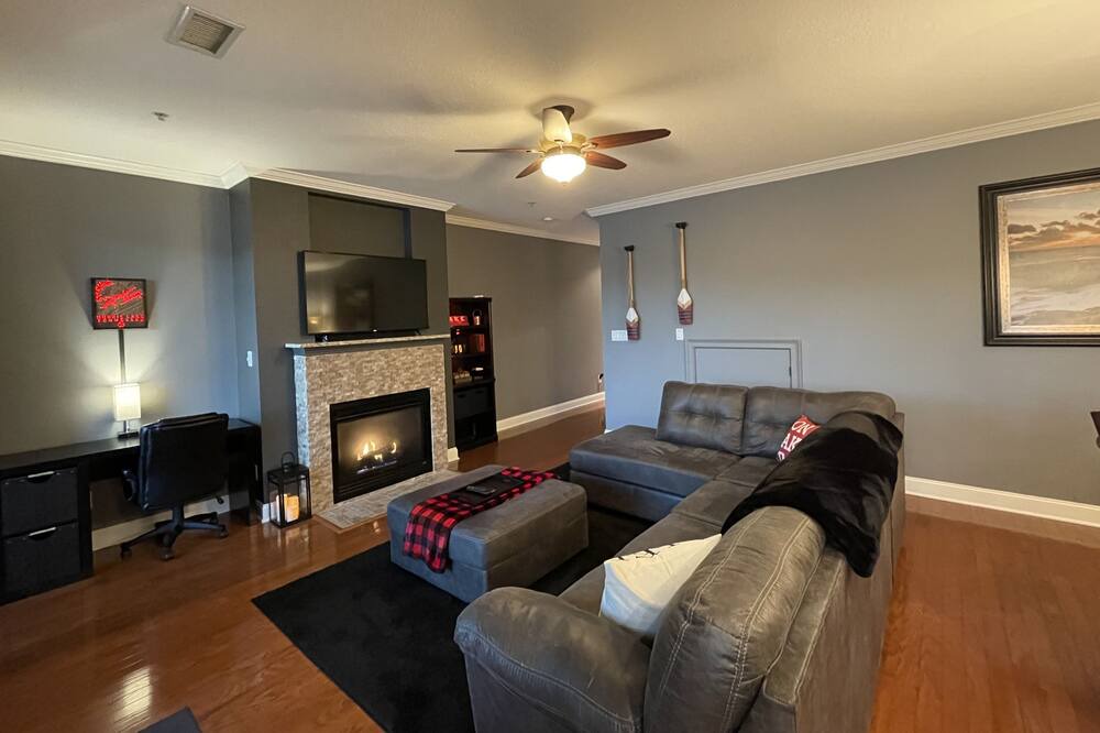 Photo of Livingroom in Andersonville