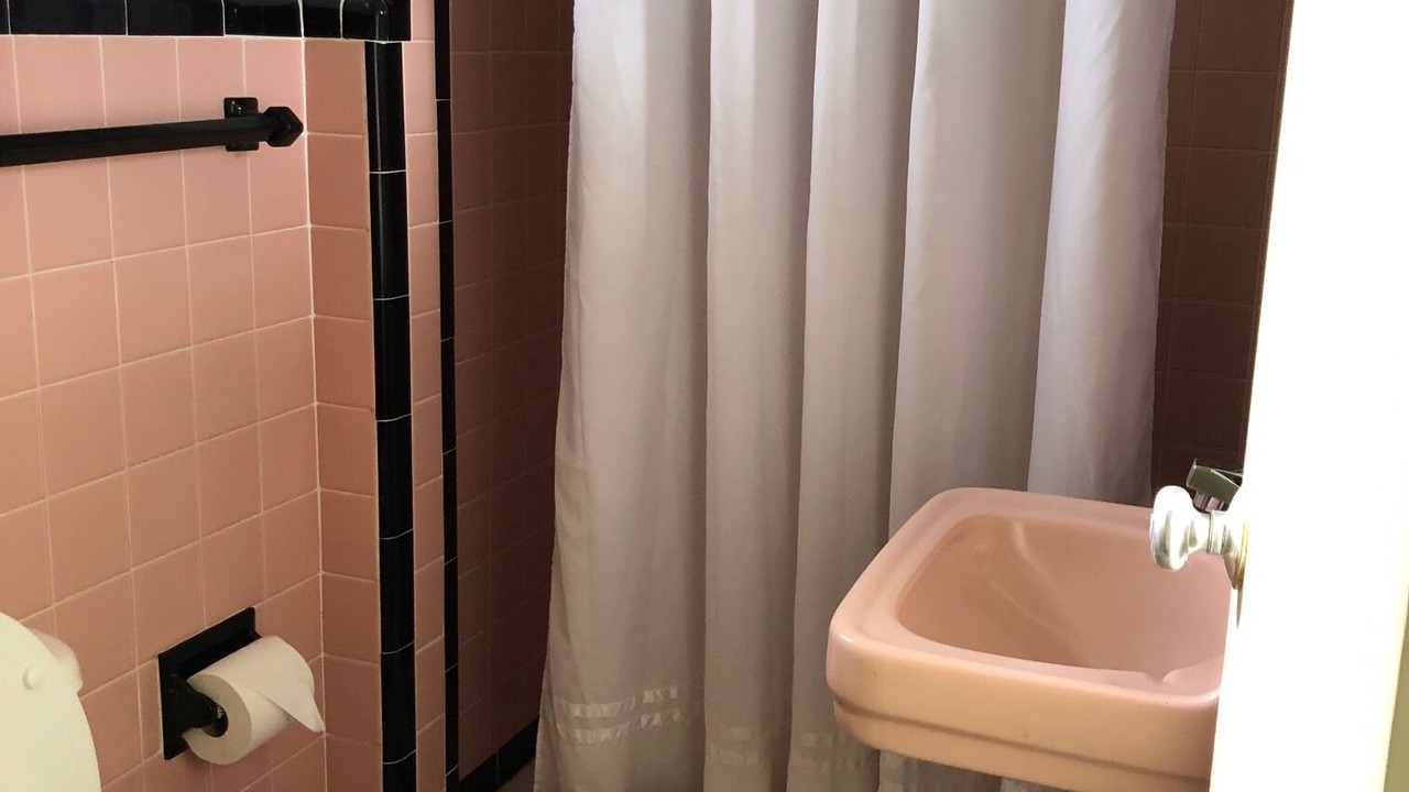 Photo of Bathroom in Harbor Oaks Bay Shore