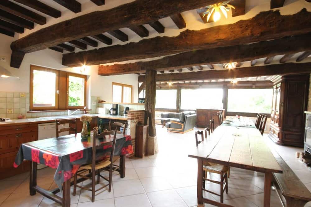 Photo of Livingroom in La Cerlangue