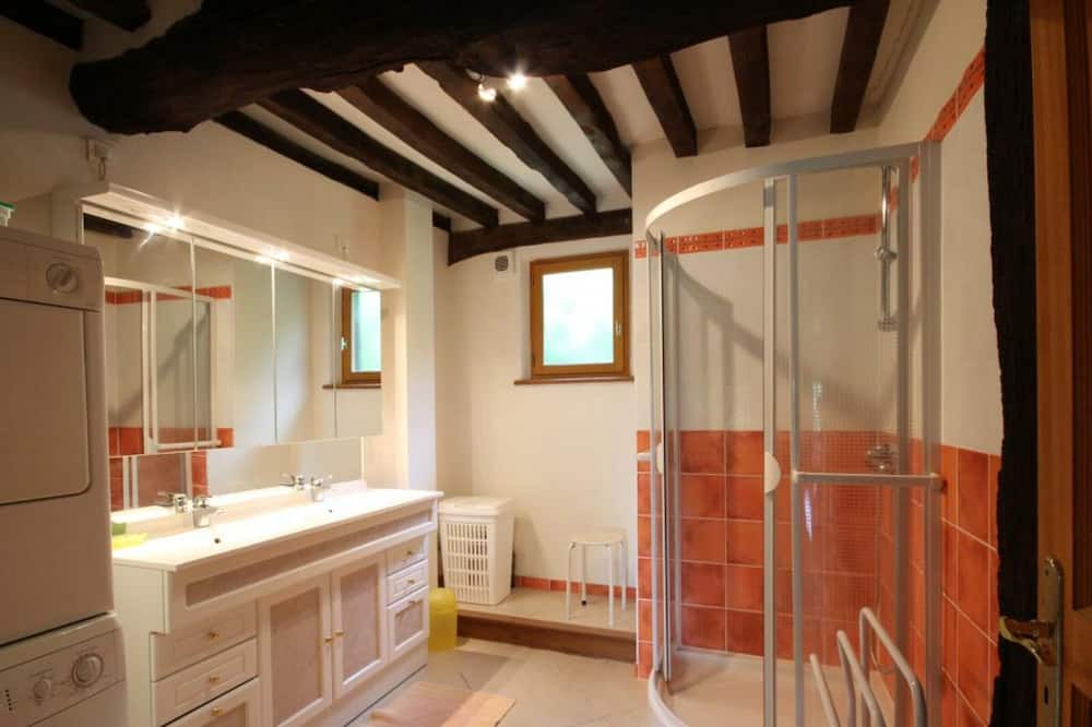 Photo of Bathroom in La Cerlangue
