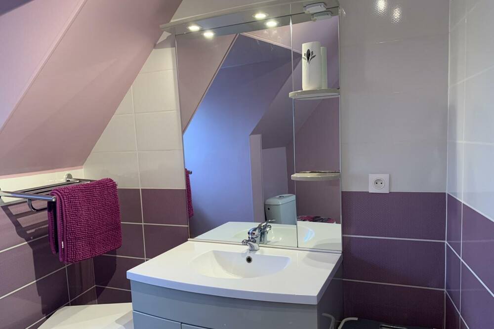 Photo of Bathroom in Ecrainville