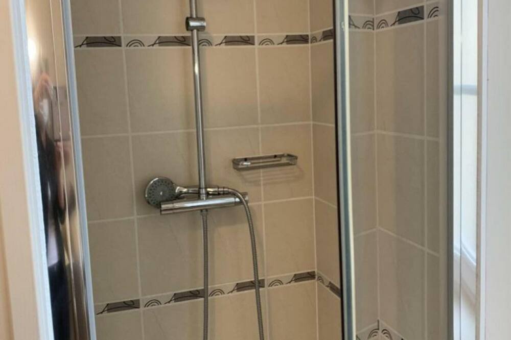 Photo of Bathroom in Ecrainville