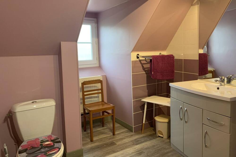 Photo of Bathroom in Ecrainville
