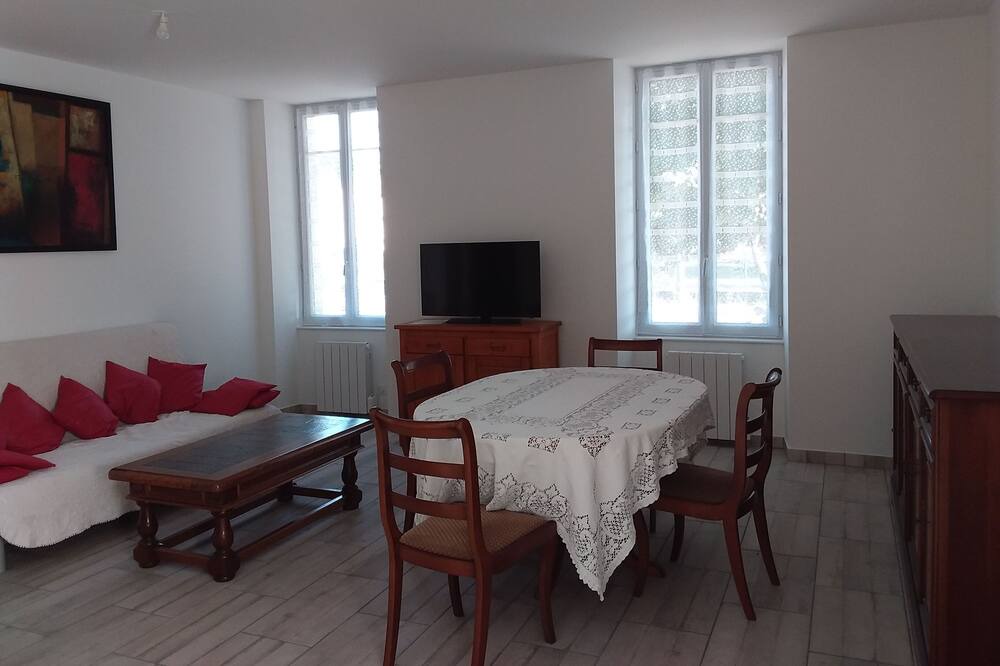 Photo of Livingroom in Jau-Dignac-et-Loirac