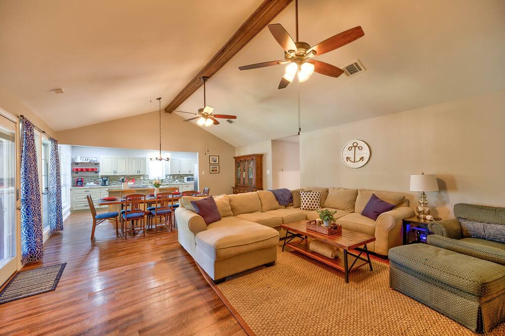 Photo of Livingroom in Blanchard