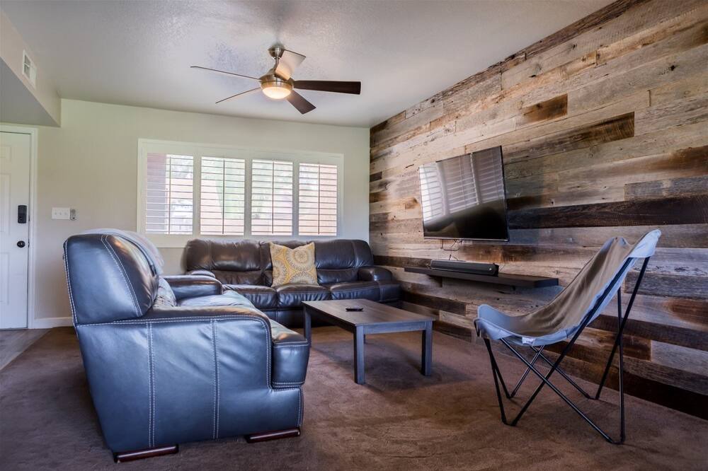 Photo of Livingroom in Dobson Ranch