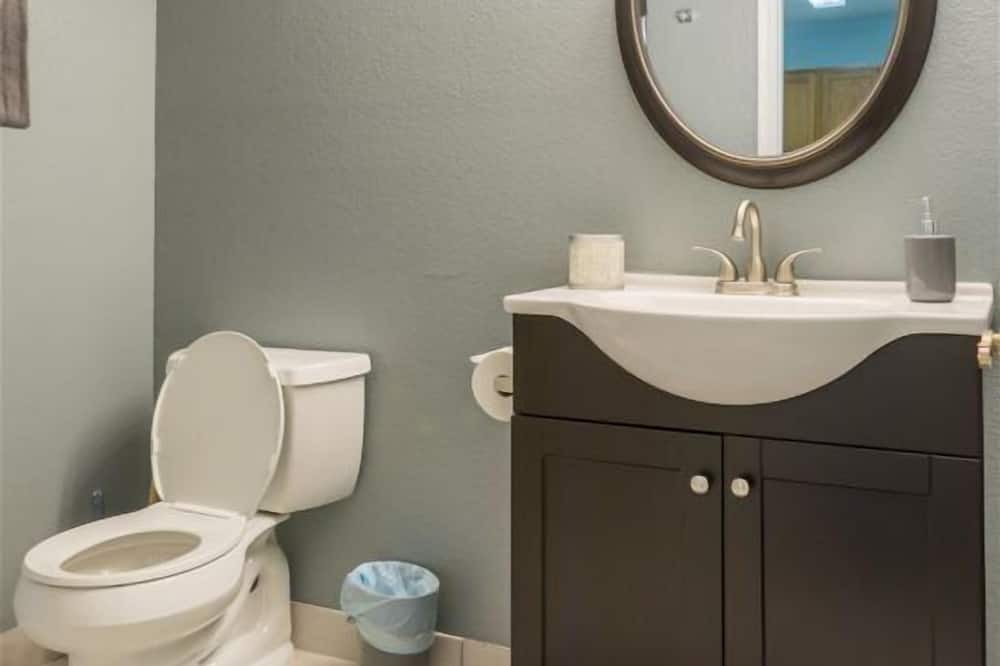 Photo of Bathroom in Dobson Ranch