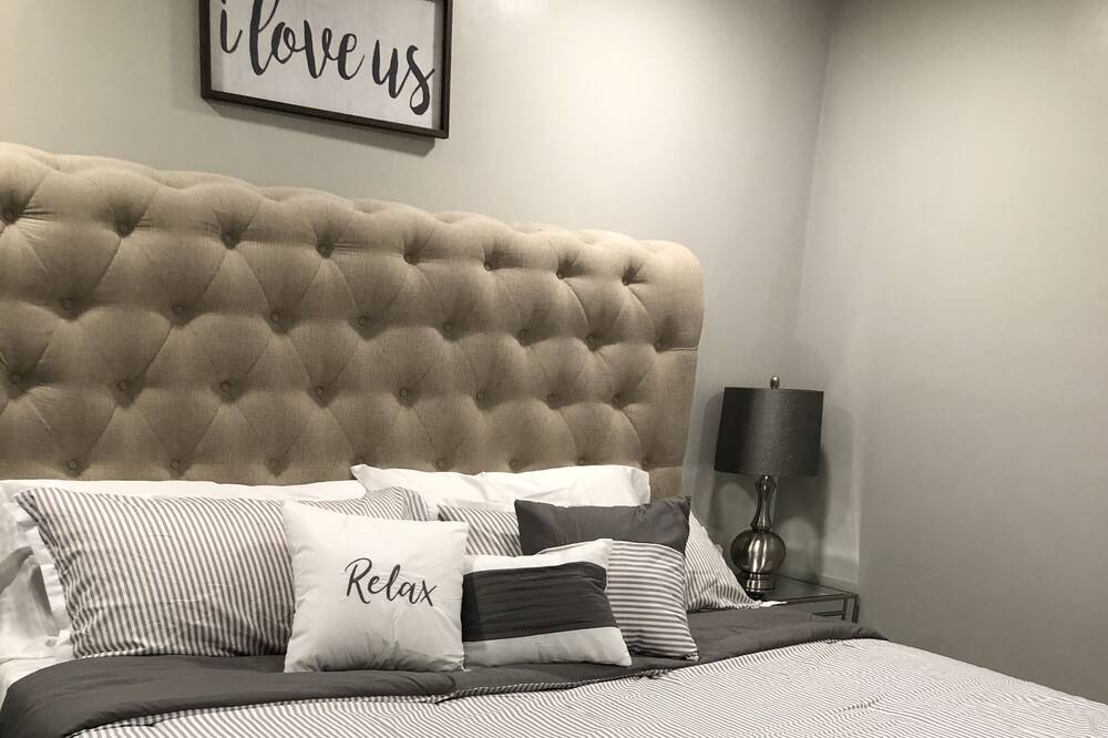 Photo of Bedroom in Roseburg