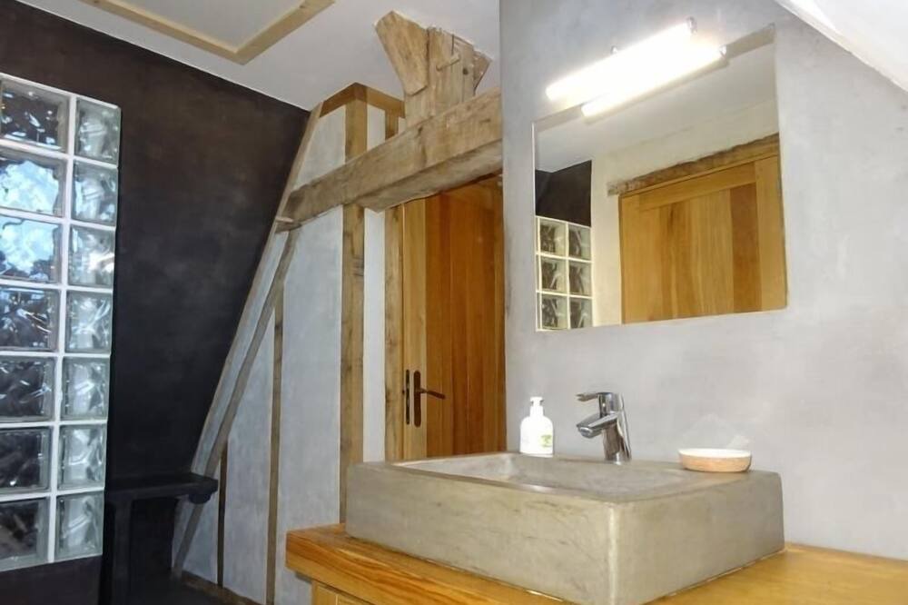 Photo of Bathroom in Saulnay