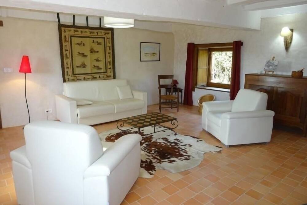Photo of Livingroom in Saulnay
