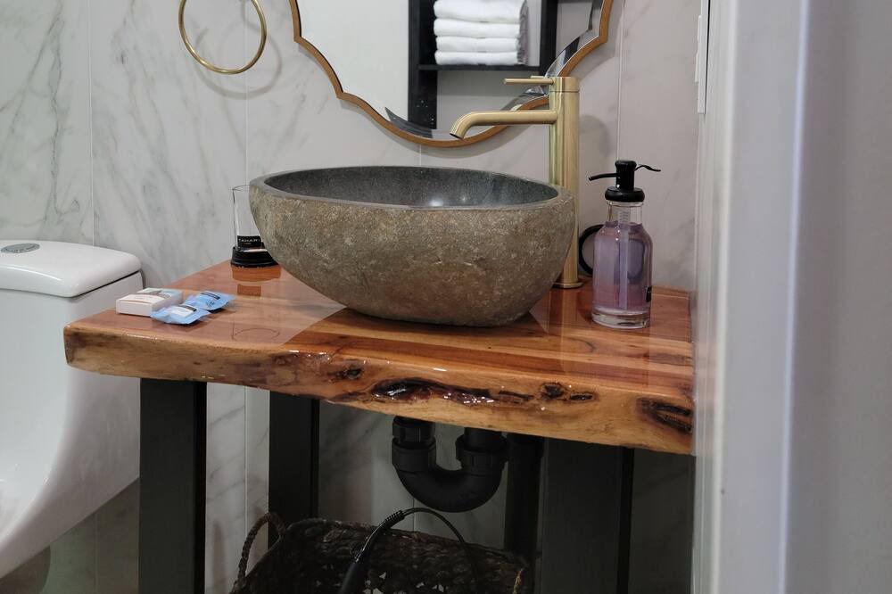 Photo of Bathroom in Davenport
