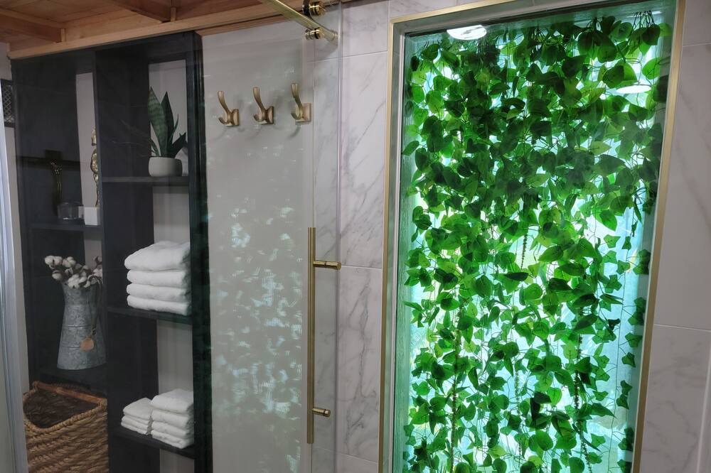 Photo of Bathroom in Davenport