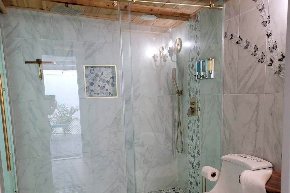 Photo of Bathroom in Davenport