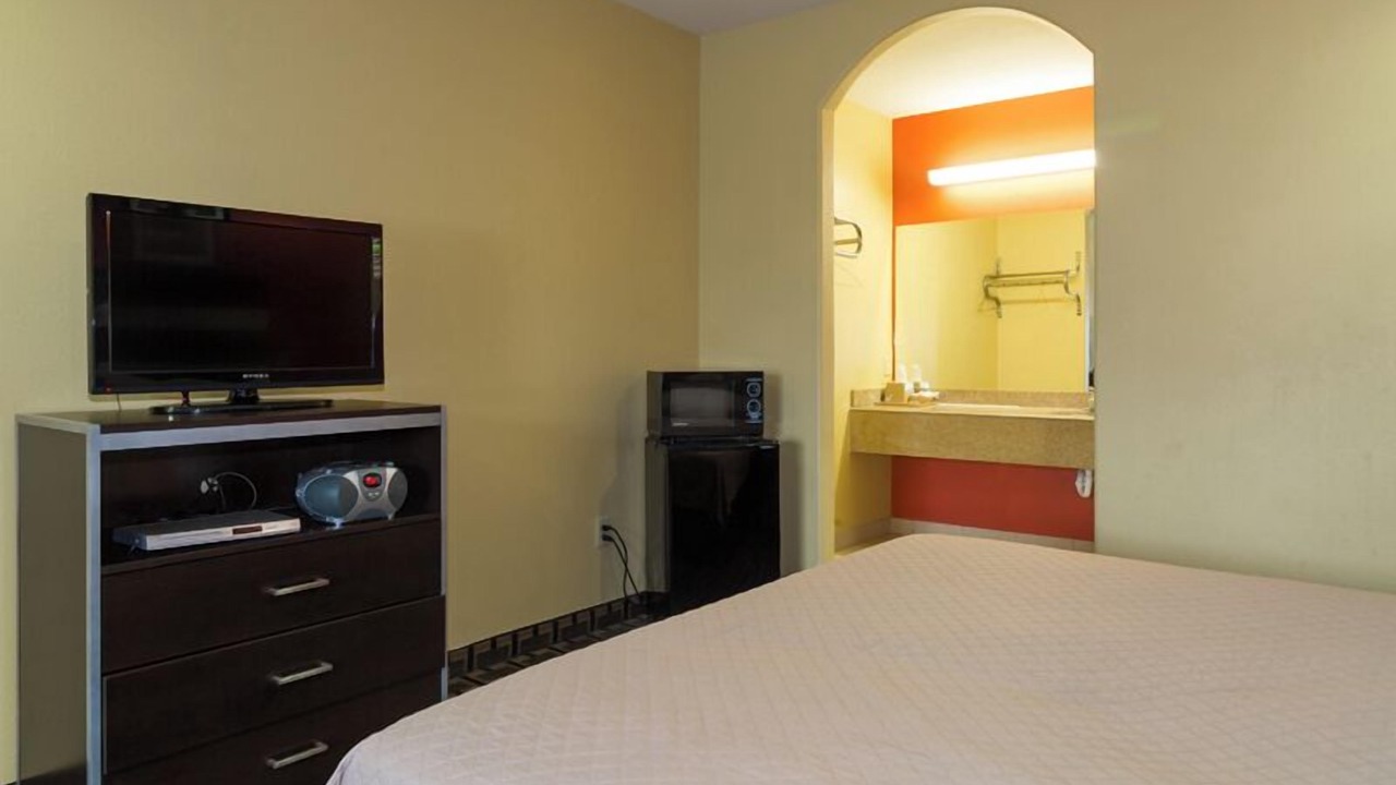 Photo of Bedroom in Greater Fondren Southwest