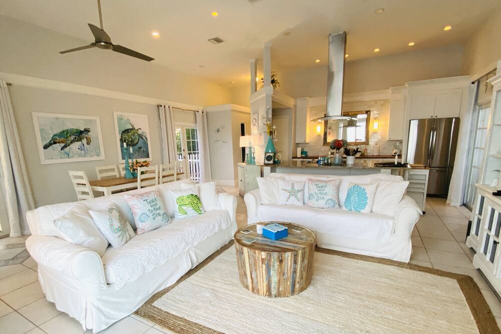 Photo of Livingroom in Melbourne Beach