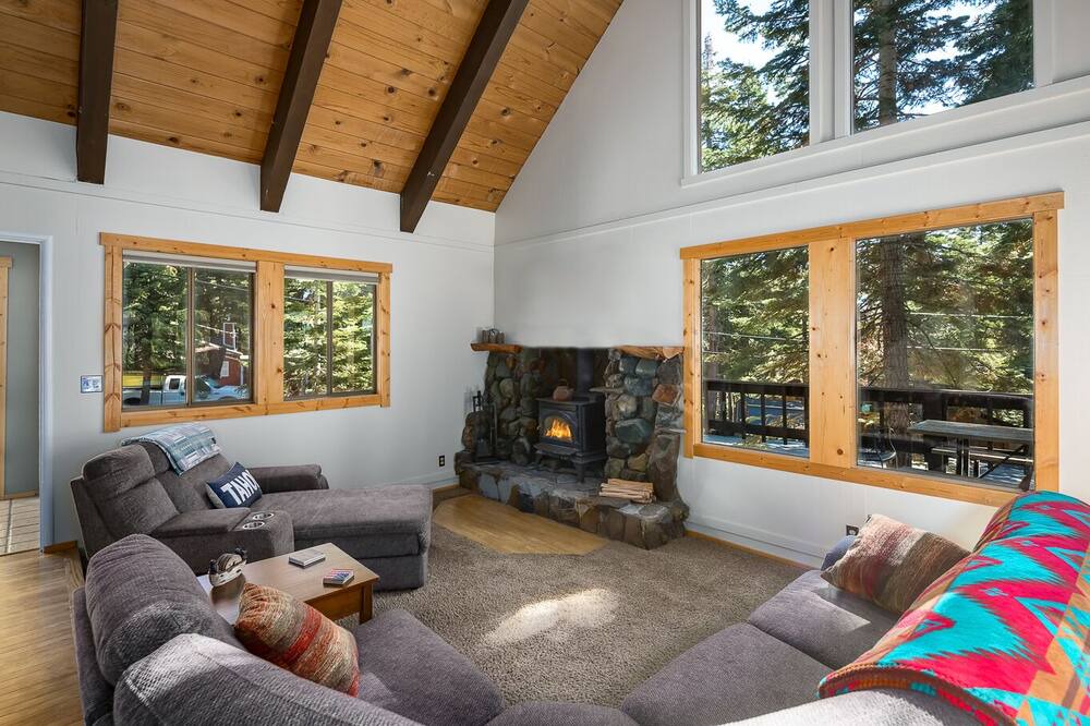Photo of Livingroom in Carnelian Bay