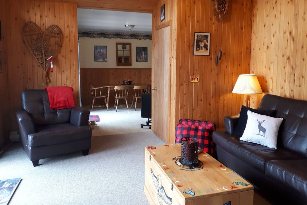 Photo of Livingroom in Marmora and Lake