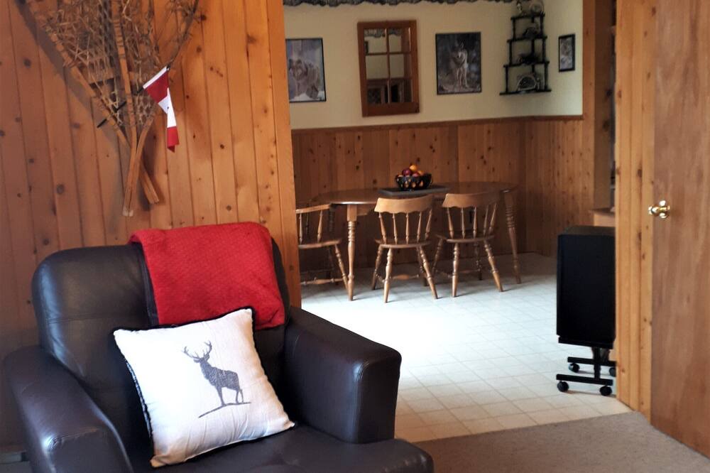 Photo of Livingroom in Marmora and Lake