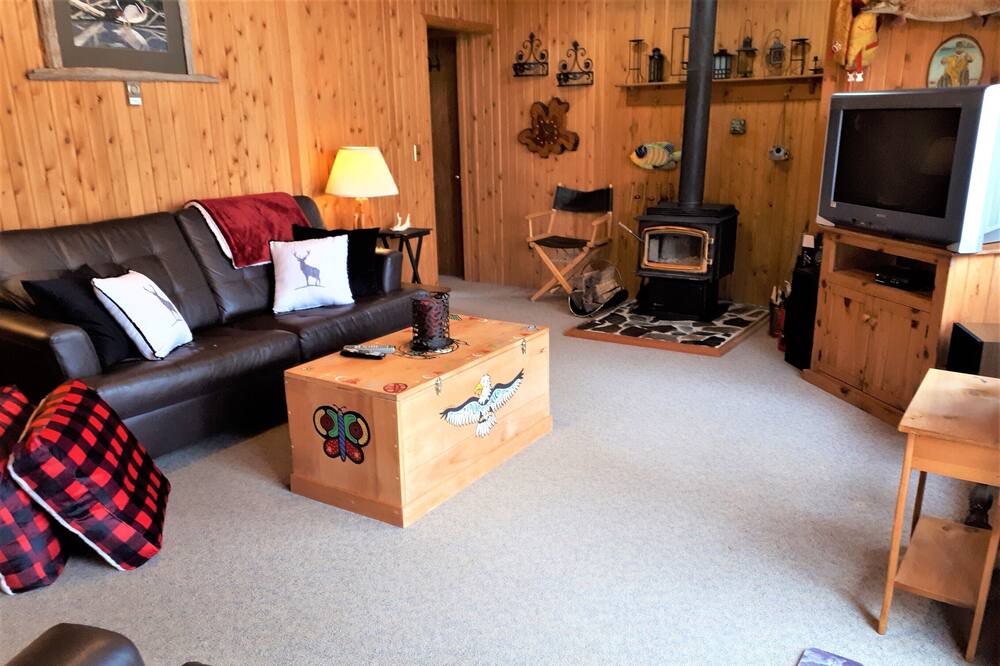 Photo of Livingroom in Marmora and Lake