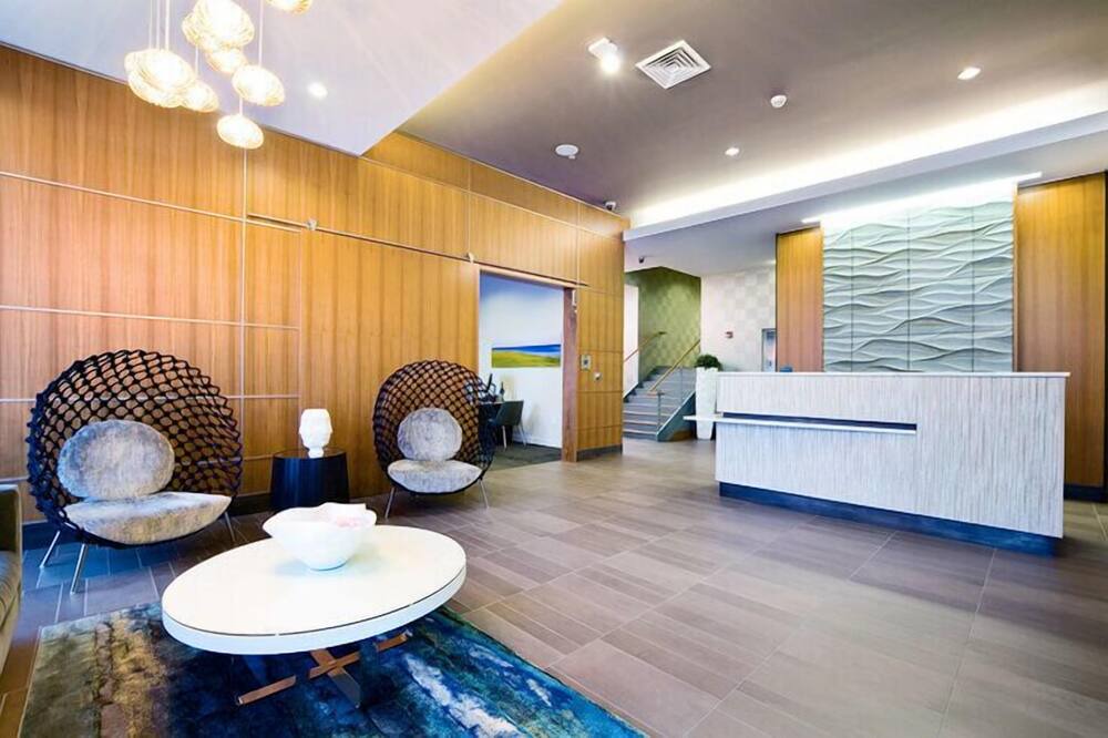 Photo of Others in Central-Maverick Square - Paris Street