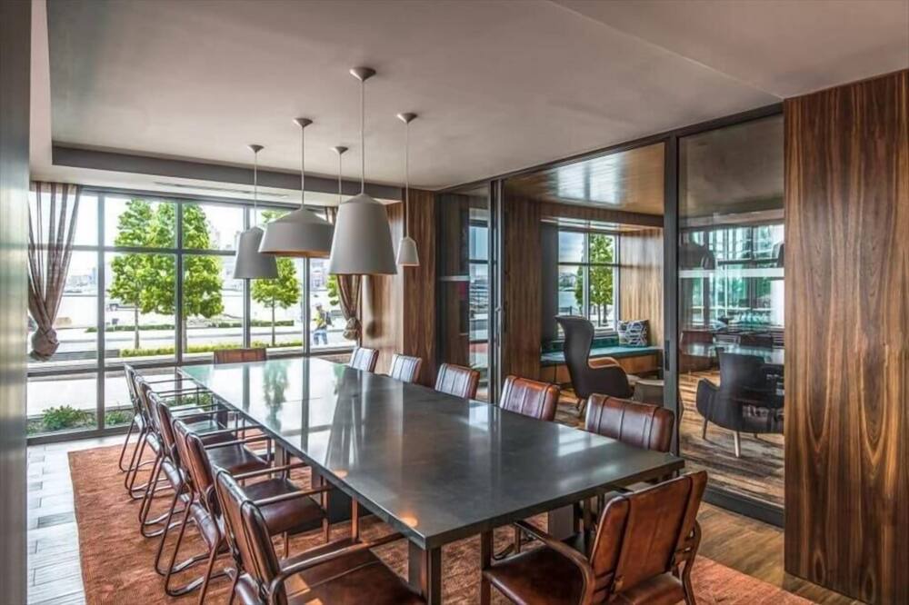 Photo of Others in Central-Maverick Square - Paris Street