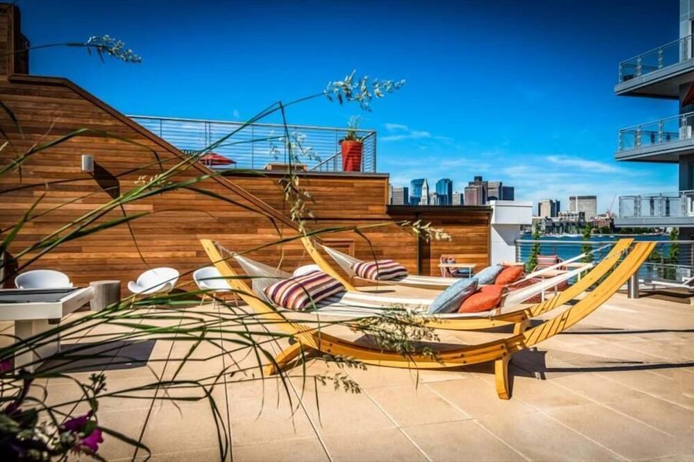 Photo of Others in Central-Maverick Square - Paris Street