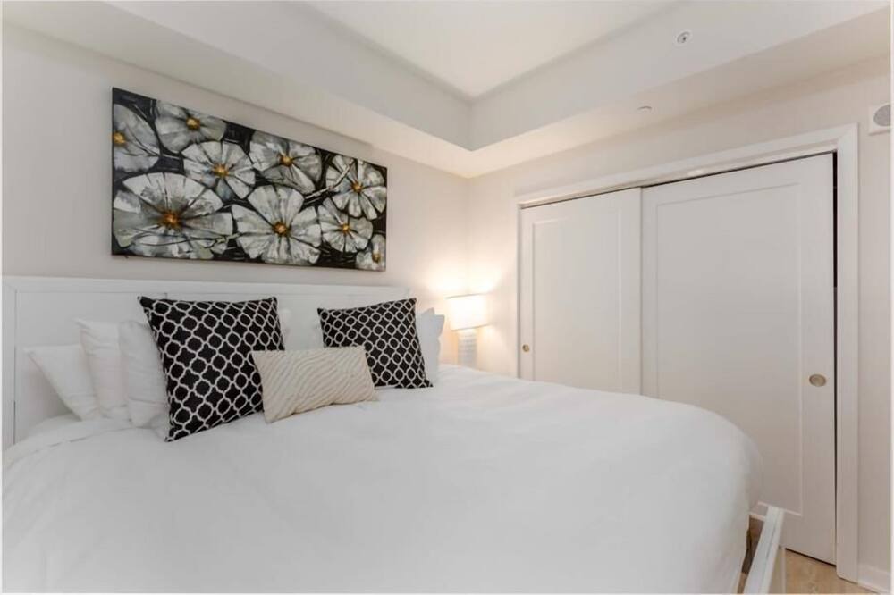 Photo of Others in Central-Maverick Square - Paris Street