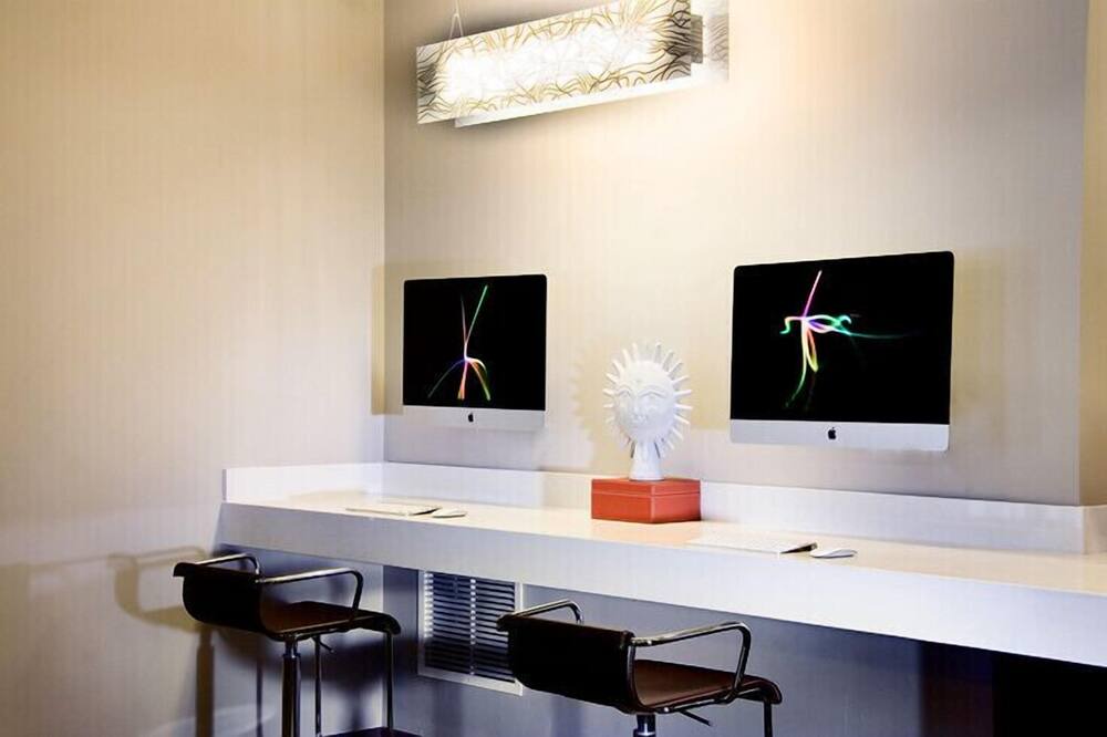 Photo of Others in Central-Maverick Square - Paris Street