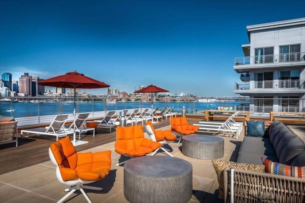 Photo of Others in Central-Maverick Square - Paris Street