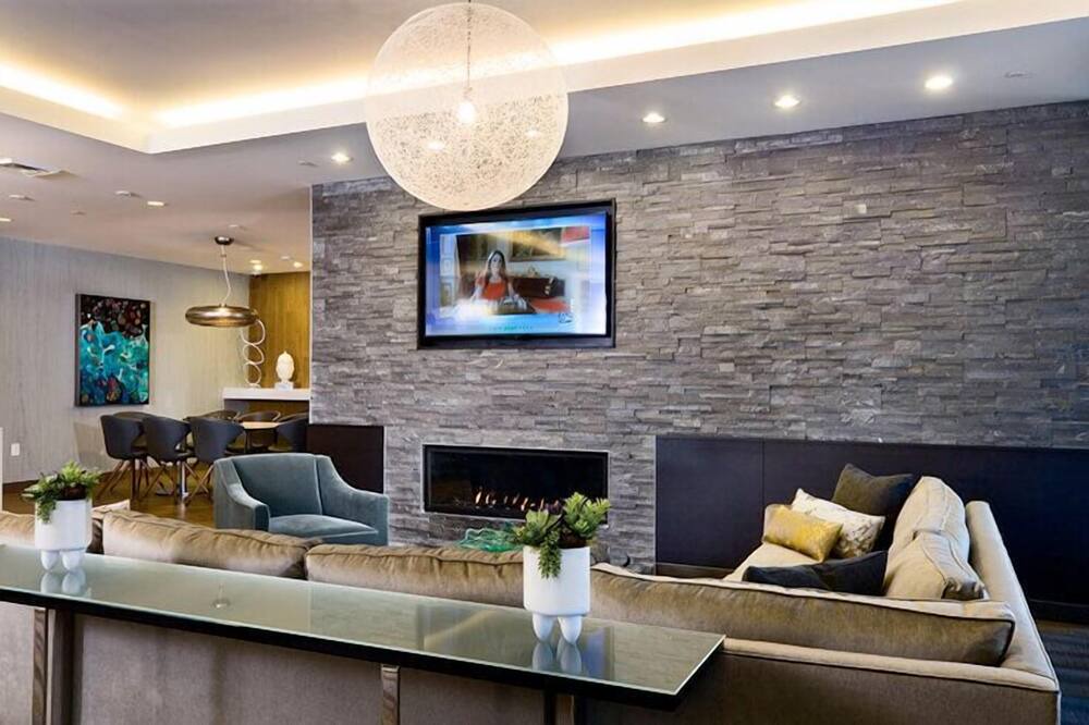 Photo of Others in Central-Maverick Square - Paris Street