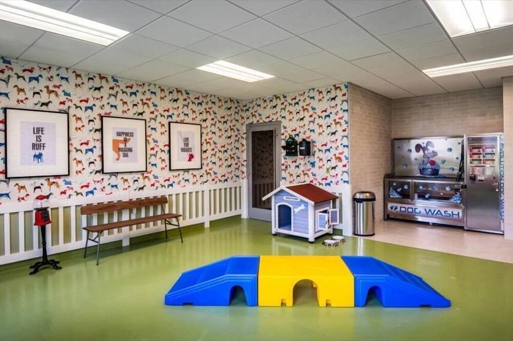 Photo of Others in Central-Maverick Square - Paris Street