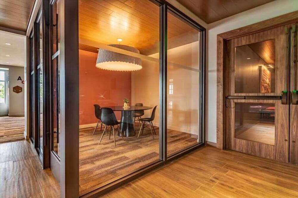 Photo of Others in Central-Maverick Square - Paris Street